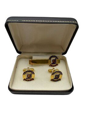 B.M. & P.I.U of A cuff link and tie bar clip set Brick layers masons 25 years